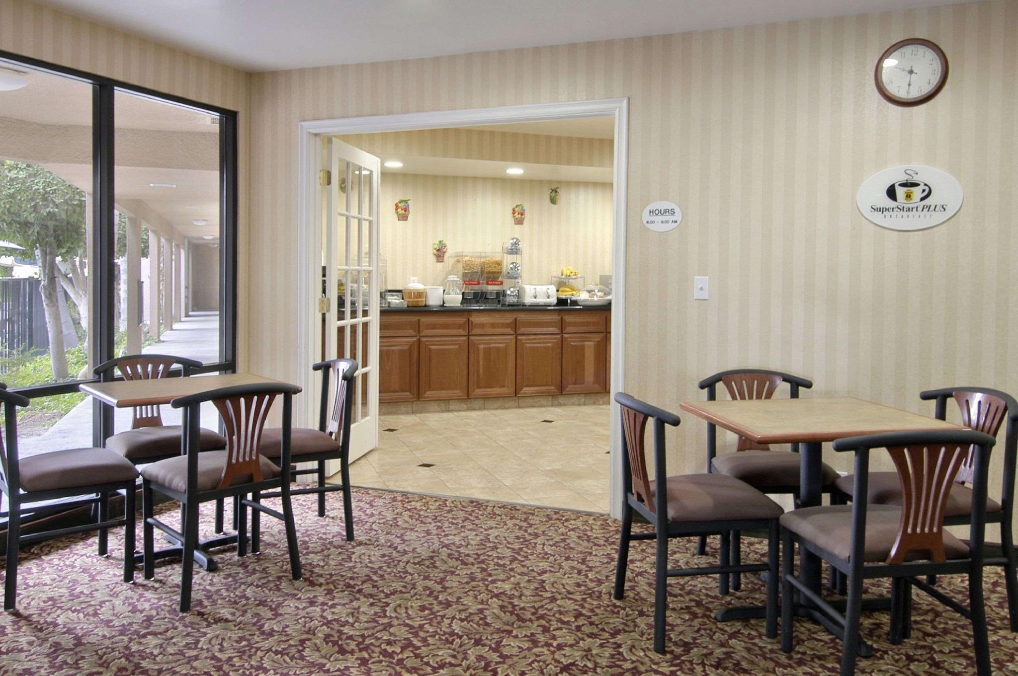 Travelodge By Wyndham Commerce Los Angeles Area Екстериор снимка