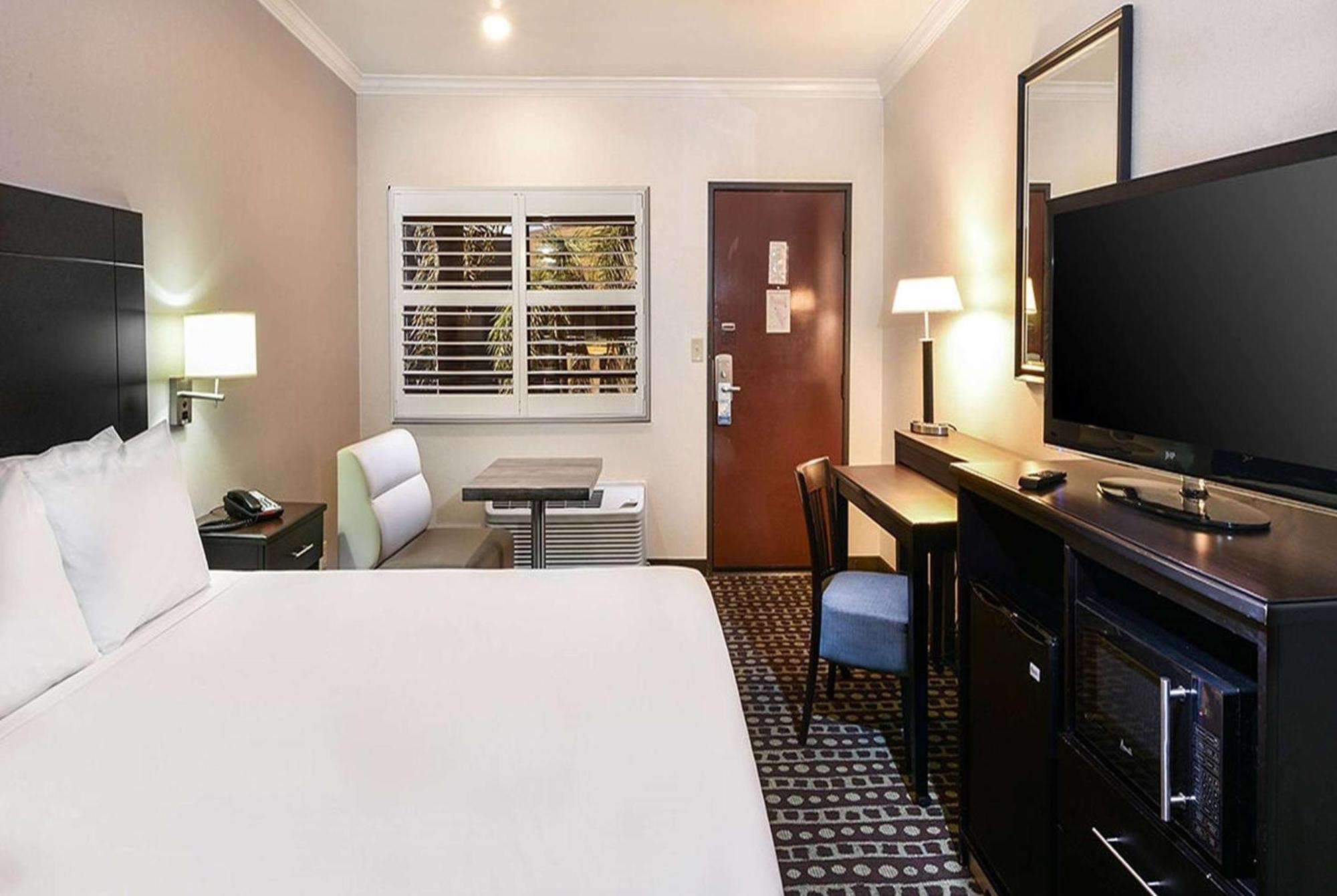 Travelodge By Wyndham Commerce Los Angeles Area Екстериор снимка