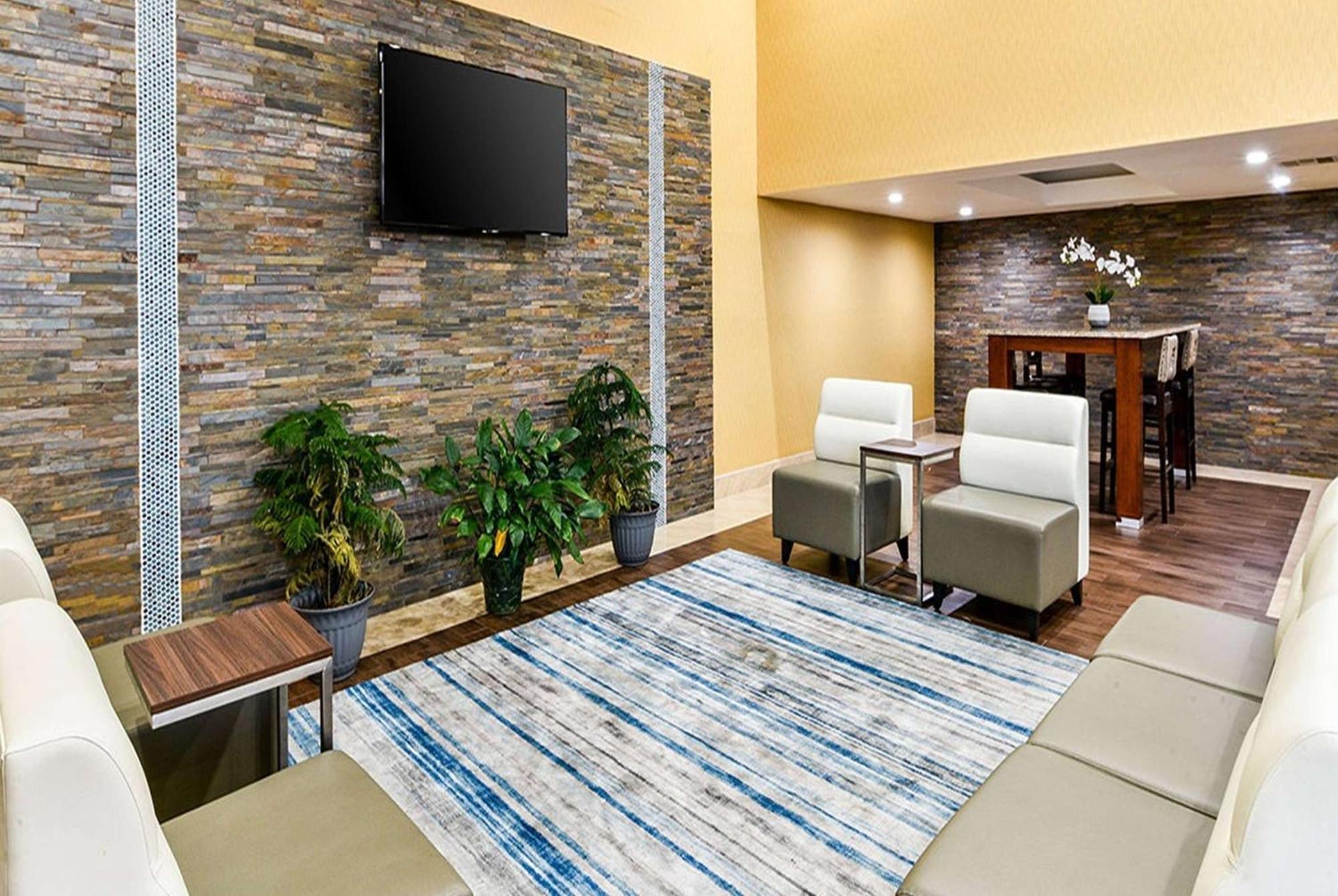 Travelodge By Wyndham Commerce Los Angeles Area Екстериор снимка