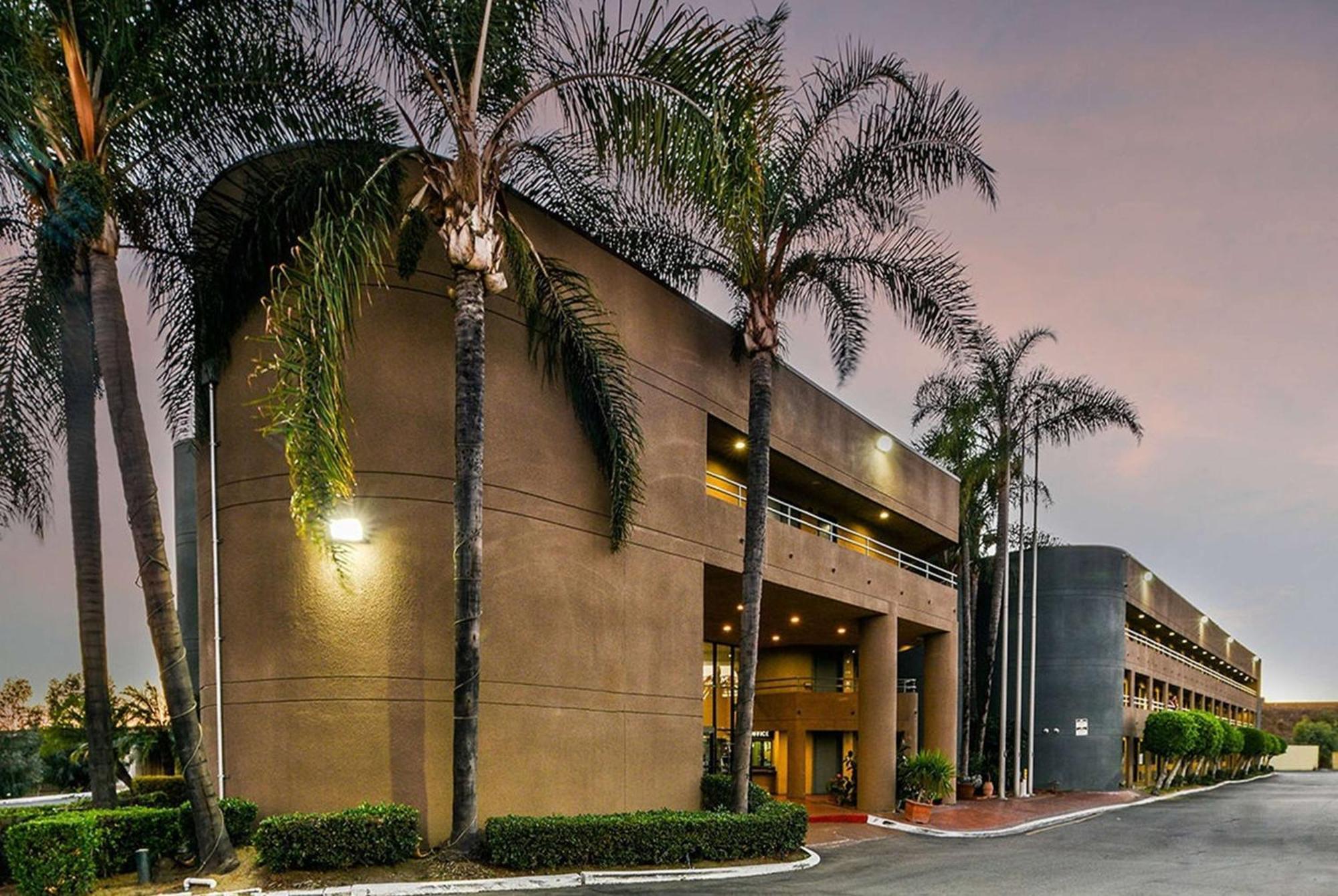 Travelodge By Wyndham Commerce Los Angeles Area Екстериор снимка